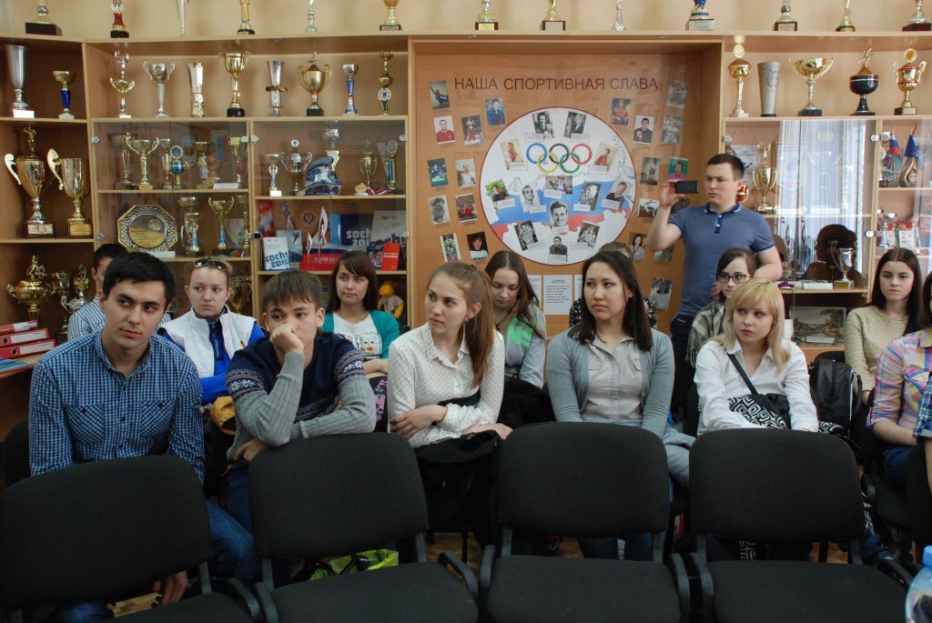 На встречу с первокурсниками, посвящённую 70-летию Победы, пришли участники «трудового фронта» и «дети войны» (2015г.) - 2